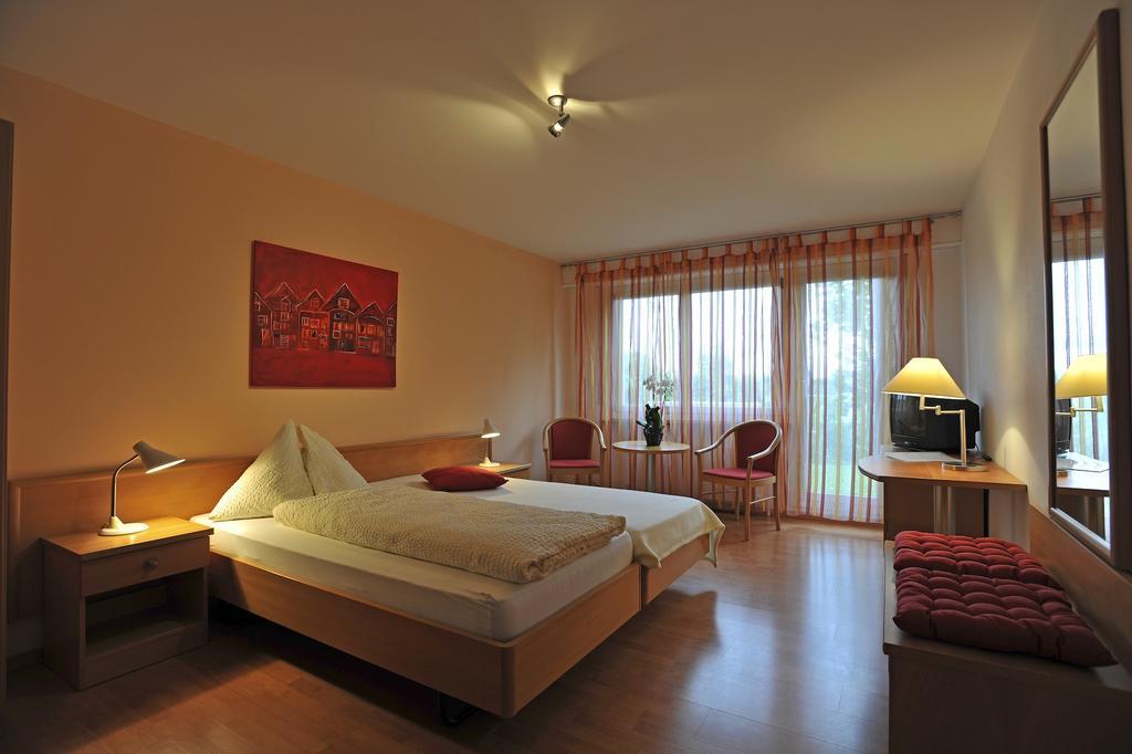 Hotel Restaurant Le Chalet Cortaillod ภายนอก รูปภาพ