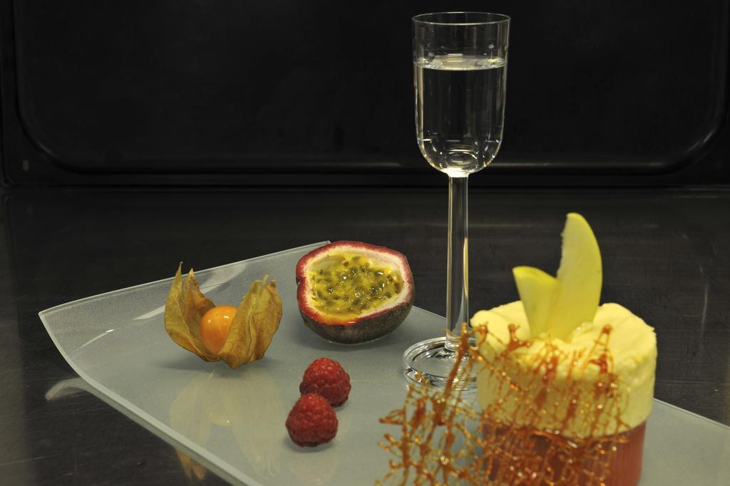 Hotel Restaurant Le Chalet Cortaillod ภายนอก รูปภาพ