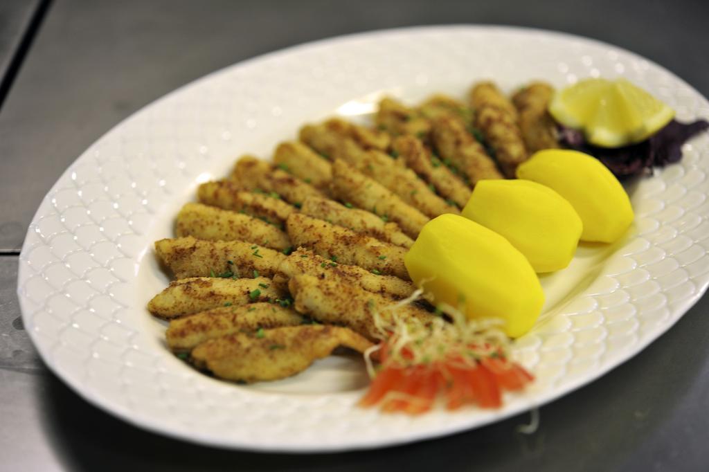 Hotel Restaurant Le Chalet Cortaillod ภายนอก รูปภาพ