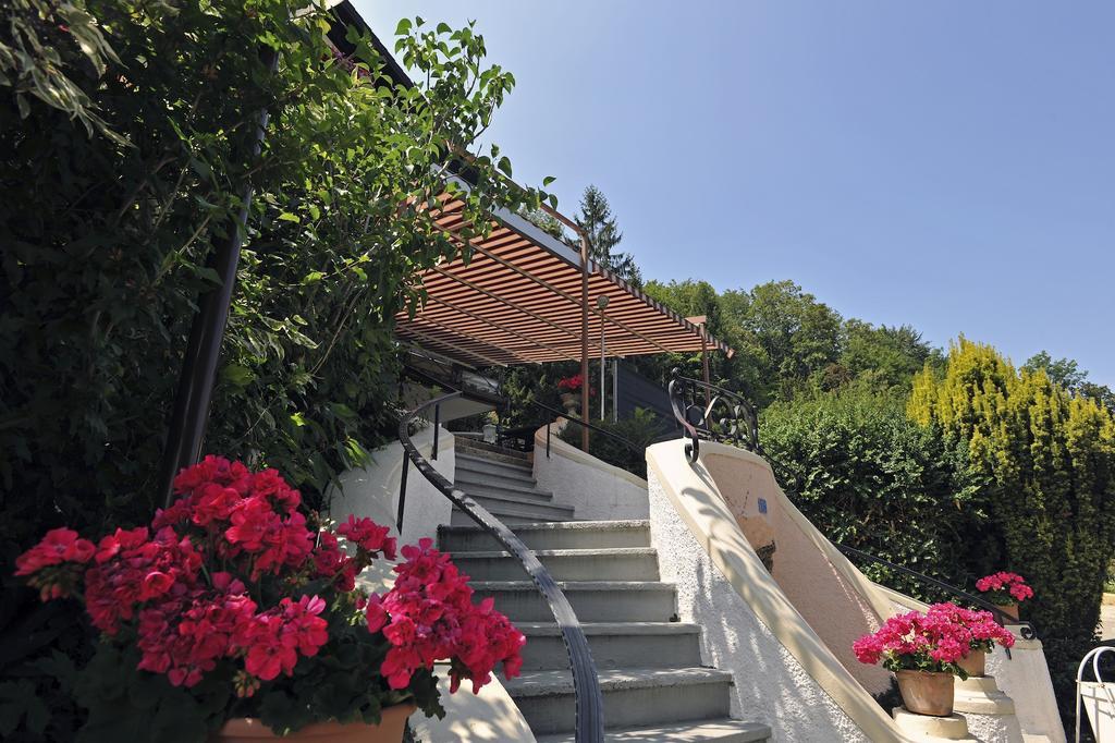 Hotel Restaurant Le Chalet Cortaillod ภายนอก รูปภาพ